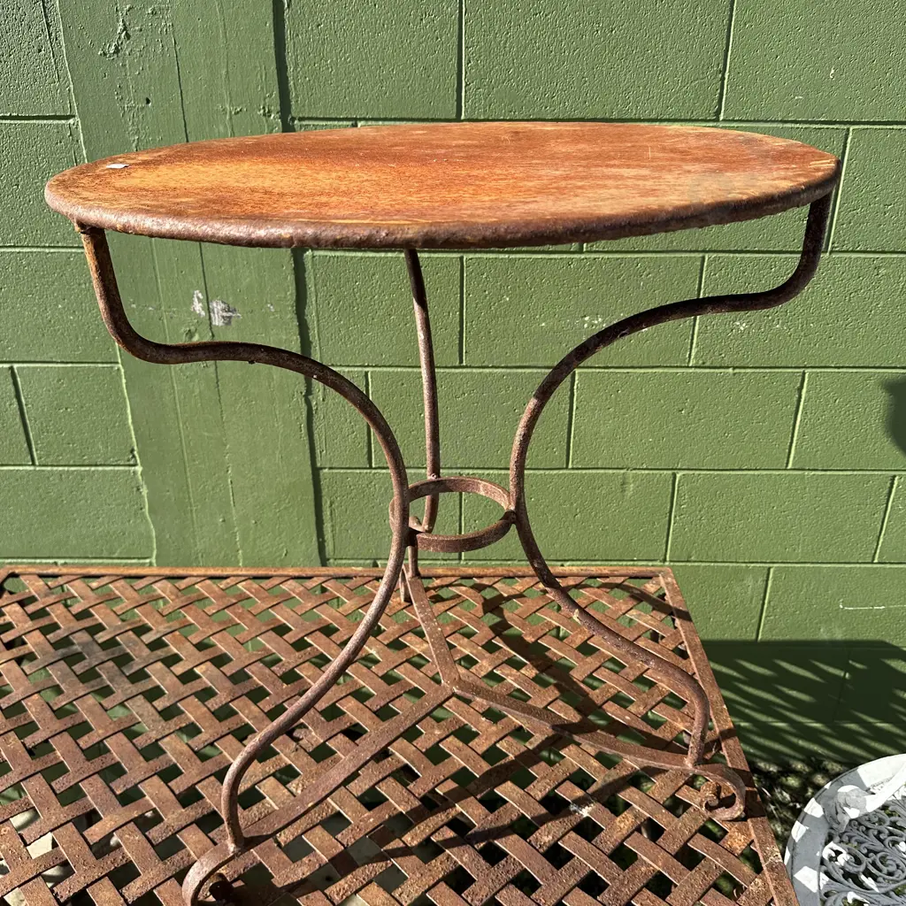 Rustic metal outdoor cafe table Image 1++