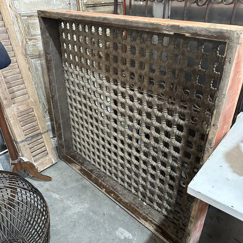 Lattice architectural piece Image 1++