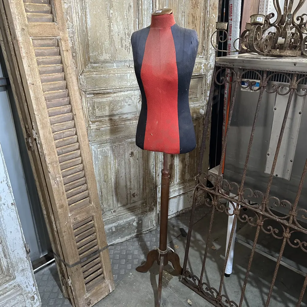 Mannequin stand Image 1++