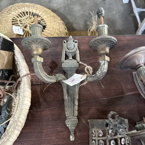 1 Brass wall sconce