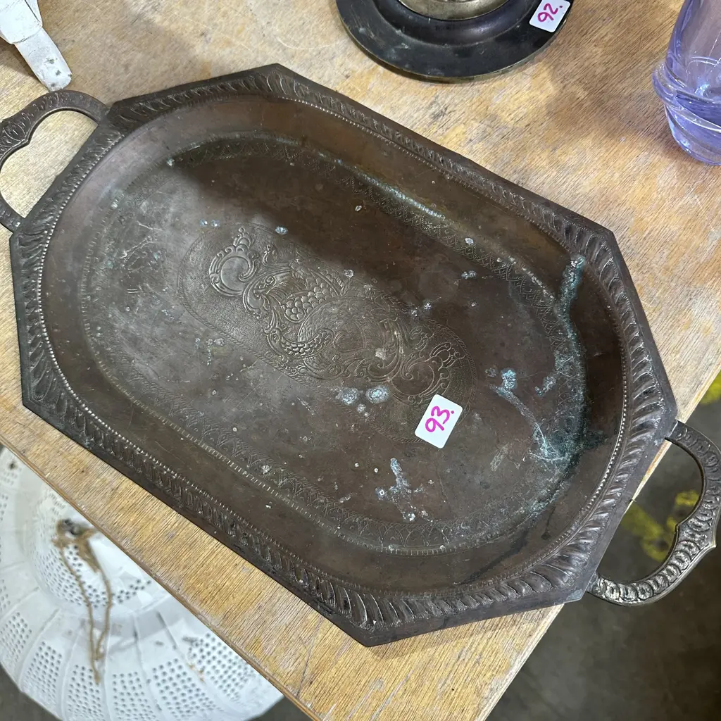 Small metal tray Image 1++