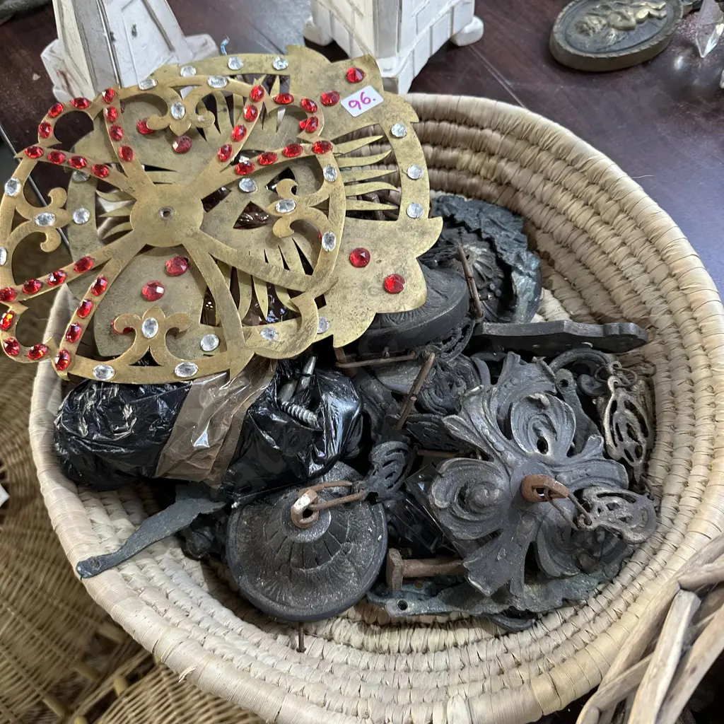Wicker basket and contents Image 1++