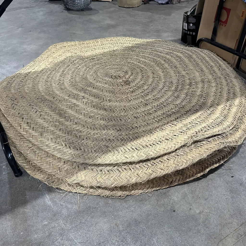 Round straw mat Image 1++