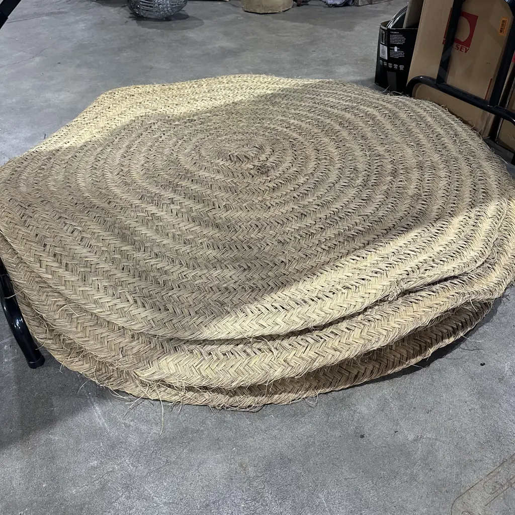 Round straw mat Image 1++