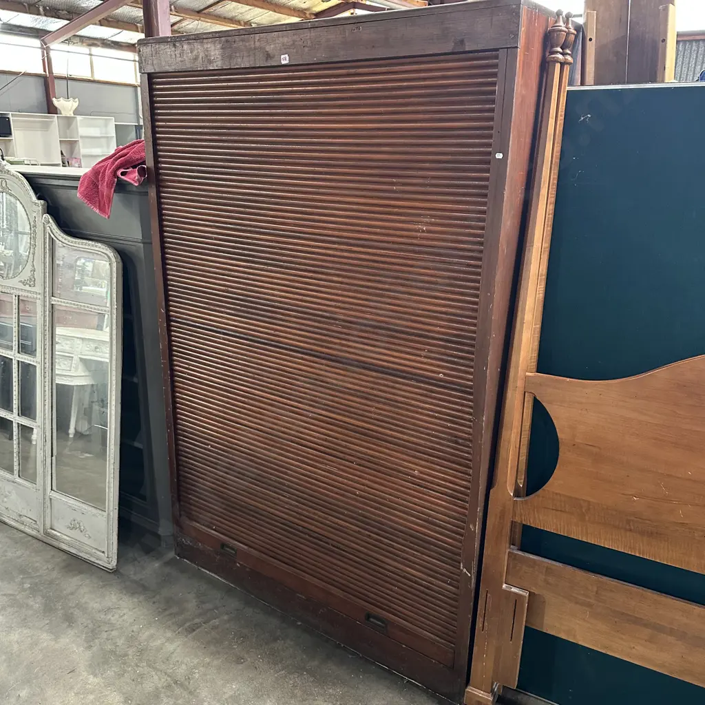 Roll front cabinet Image 1++