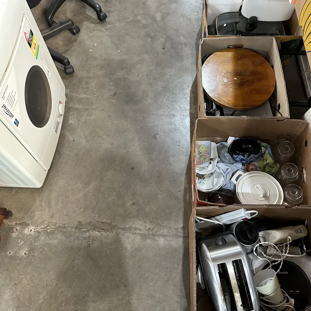 4 boxes kitchenware etc Image 1++