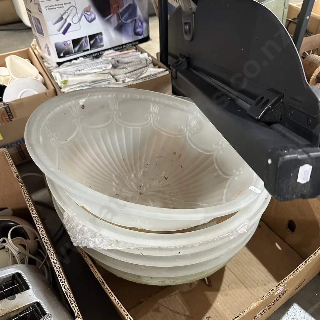Vintage style light shades and car boot cover Image 1++