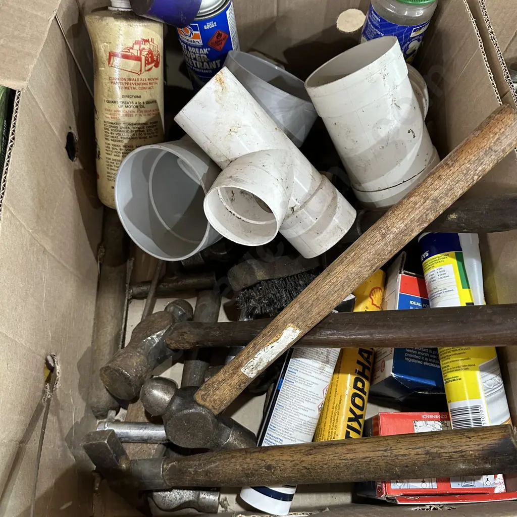 Large hammers and hardware Image 1++
