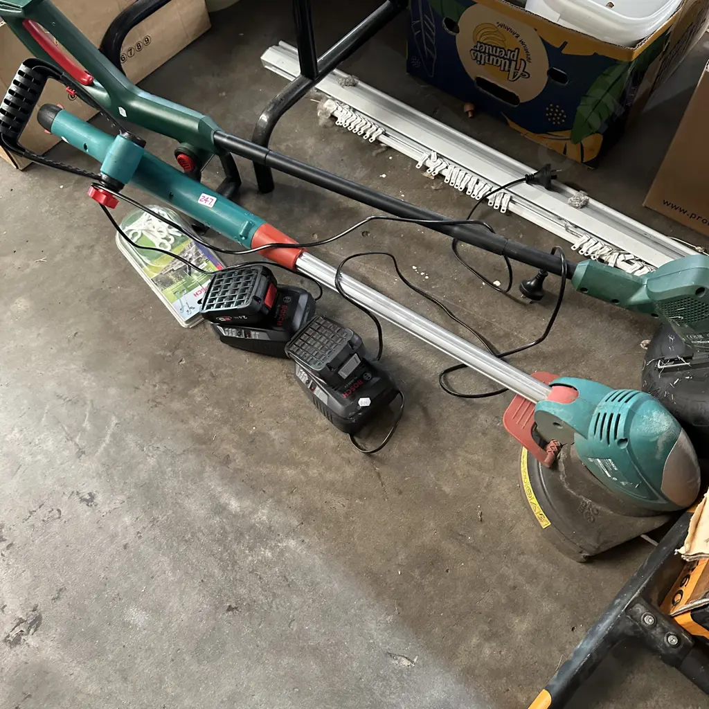2 x battery strimmers Image 1++