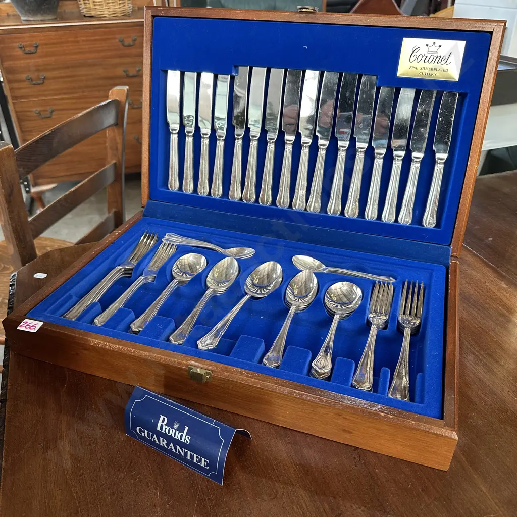 Boxed Coronet 8 placement cutlery service - Mint condition Image 1++