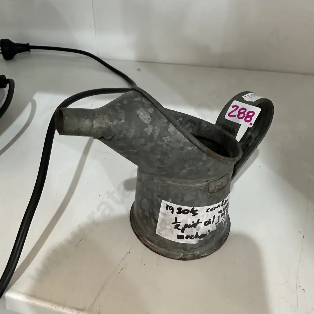 vintage oil can Image 1++