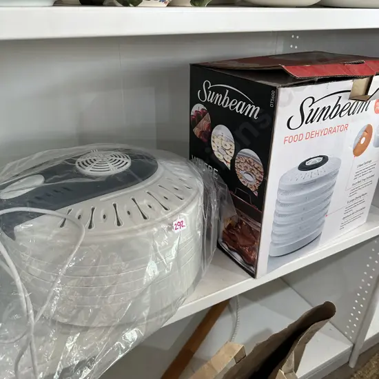 Dehydrator