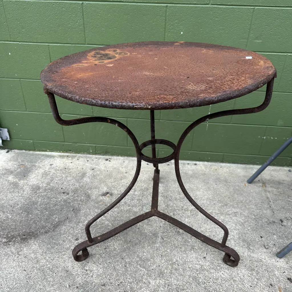 metal garden table Image 1++