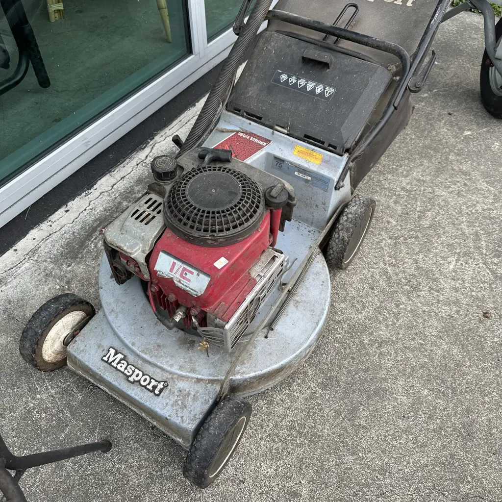 Semi commercial lawn mower (sold as working) Image 1++