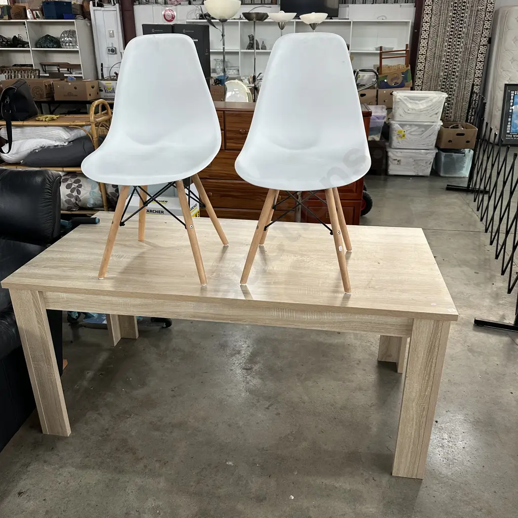 Table and 2 chairs Image 1++
