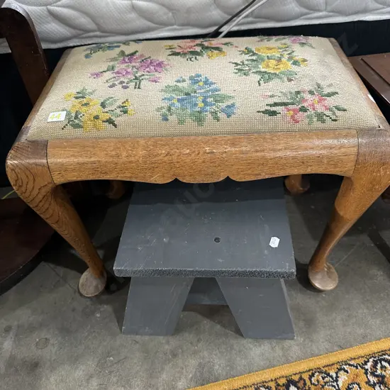 2 x stools