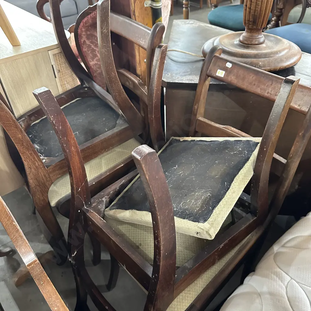 set 4 chairs & coffee table - average Image 1++
