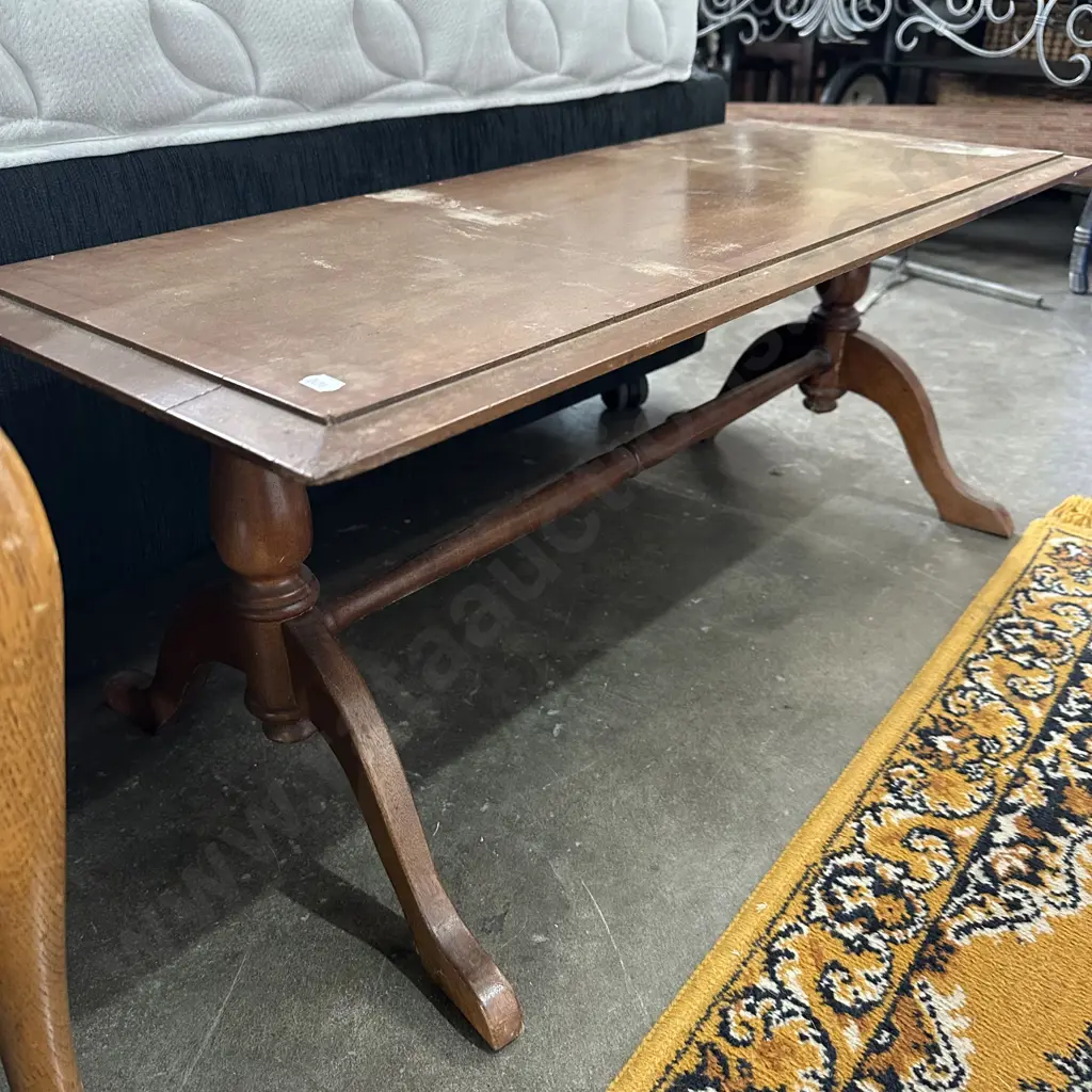 set 4 chairs & coffee table - average Image 1++