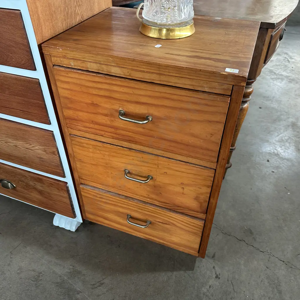 set of drawers Image 1++