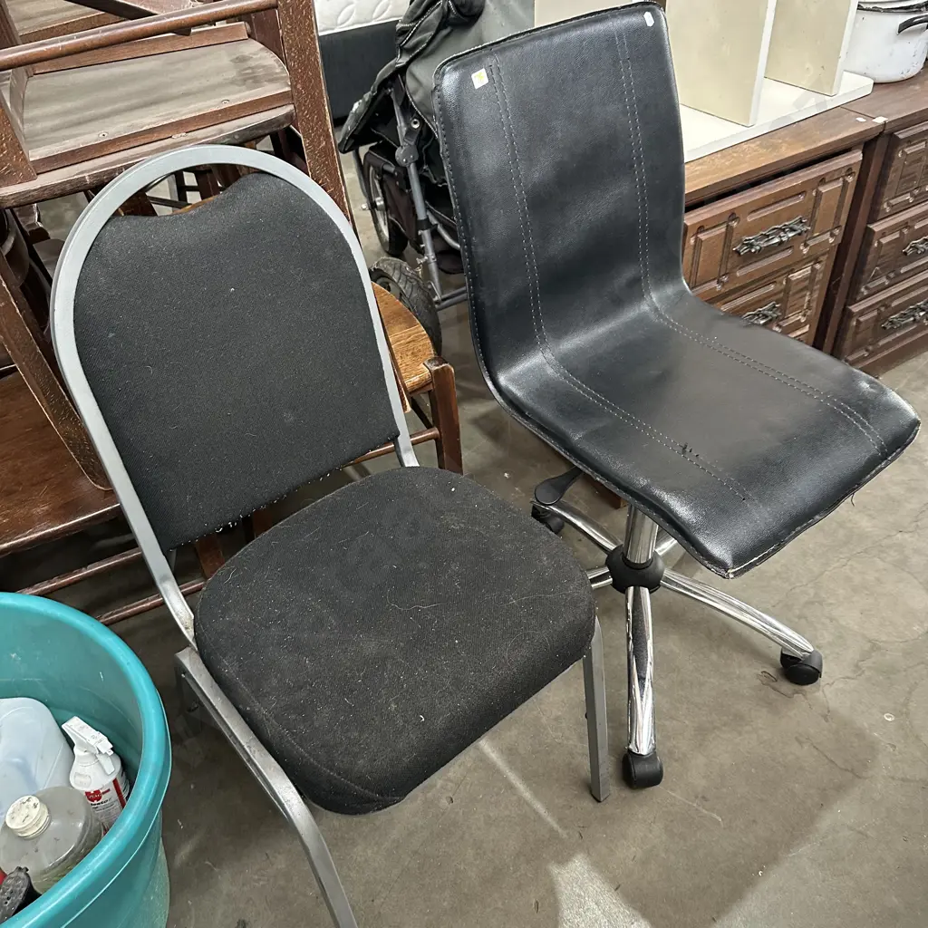 2 chairs Image 1++