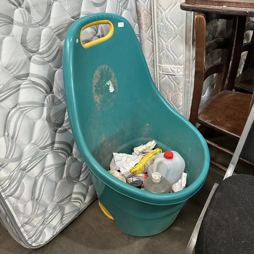 Gardening caddy and contents Image 1++