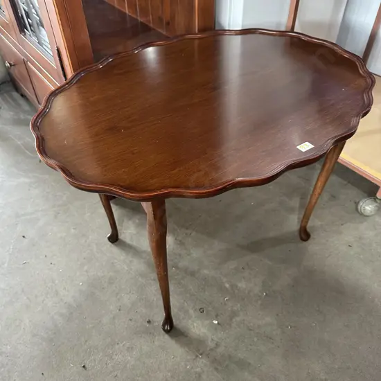 Pie crust table