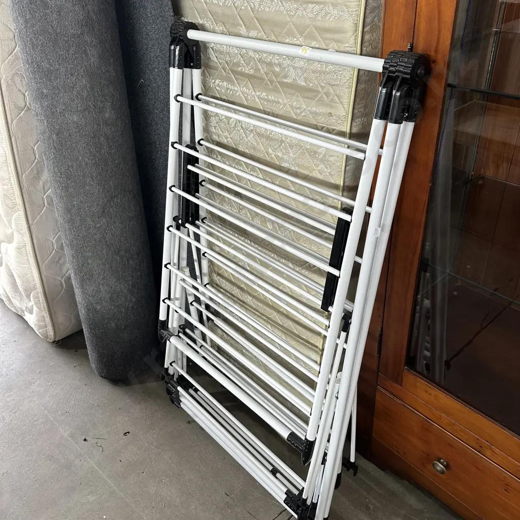 Good condition airer Image 1++