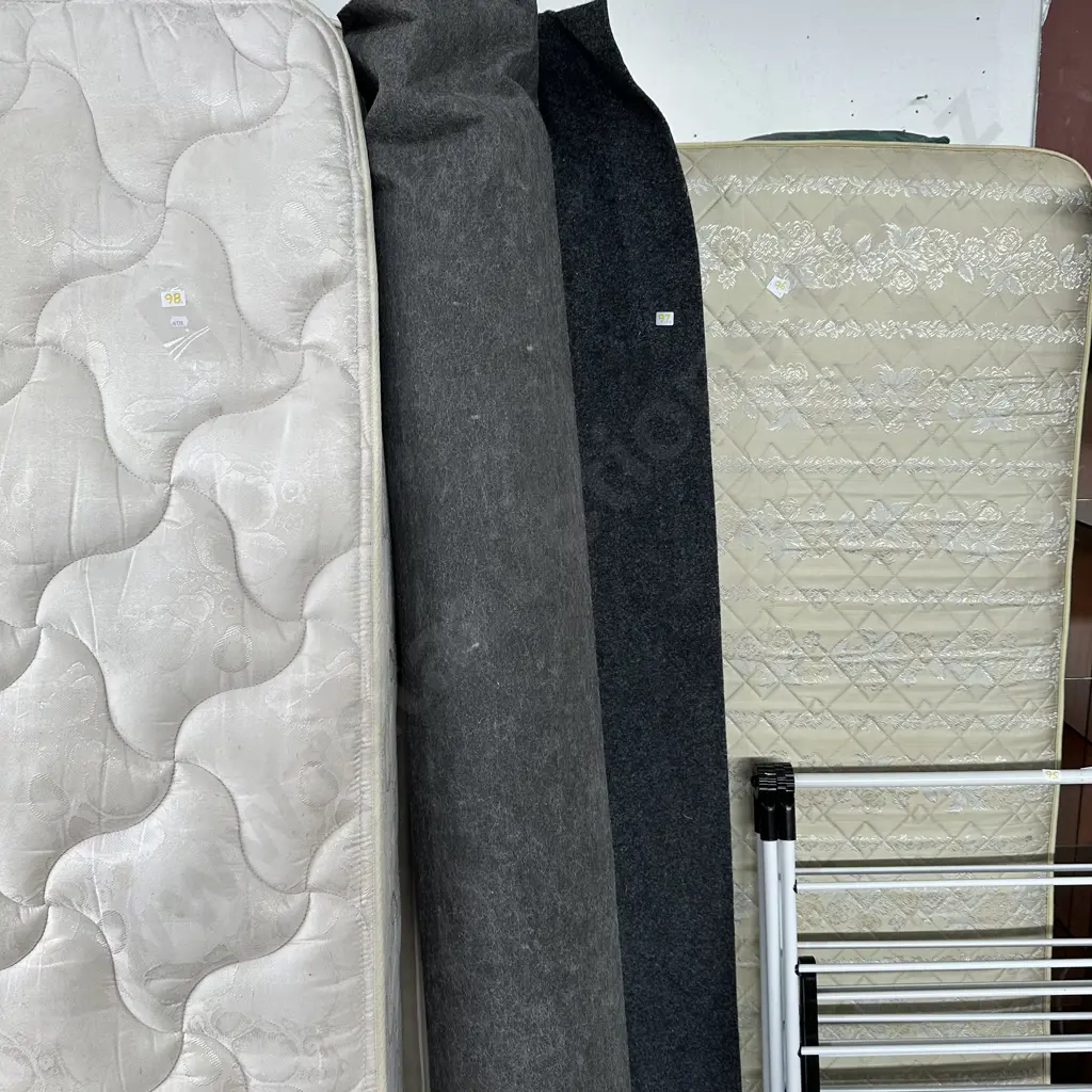 Roll of garage floor carpet Image 1++