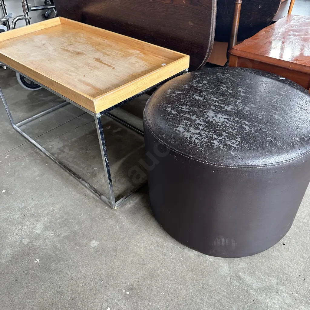 Tray and foot rest - worn Image 1++
