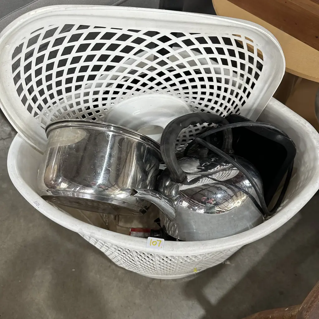 Basket of kitchenware Image 1++