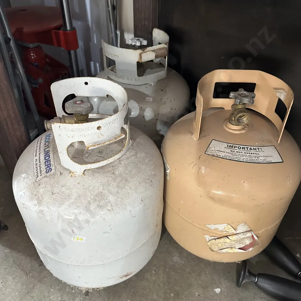 3 gas bottles Image 1++