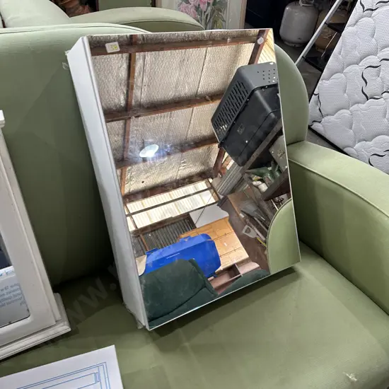 Mirrored cabinet