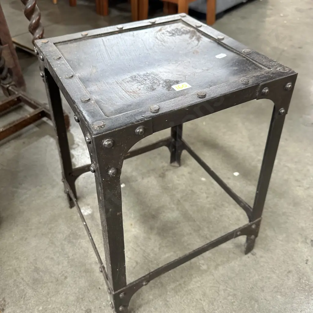 Metal stool Image 1++