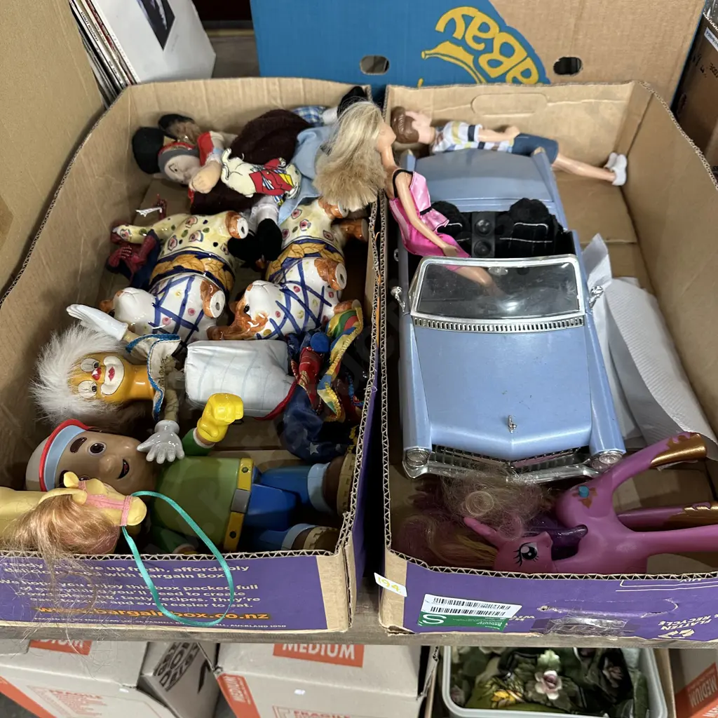 2 box toys Image 1++