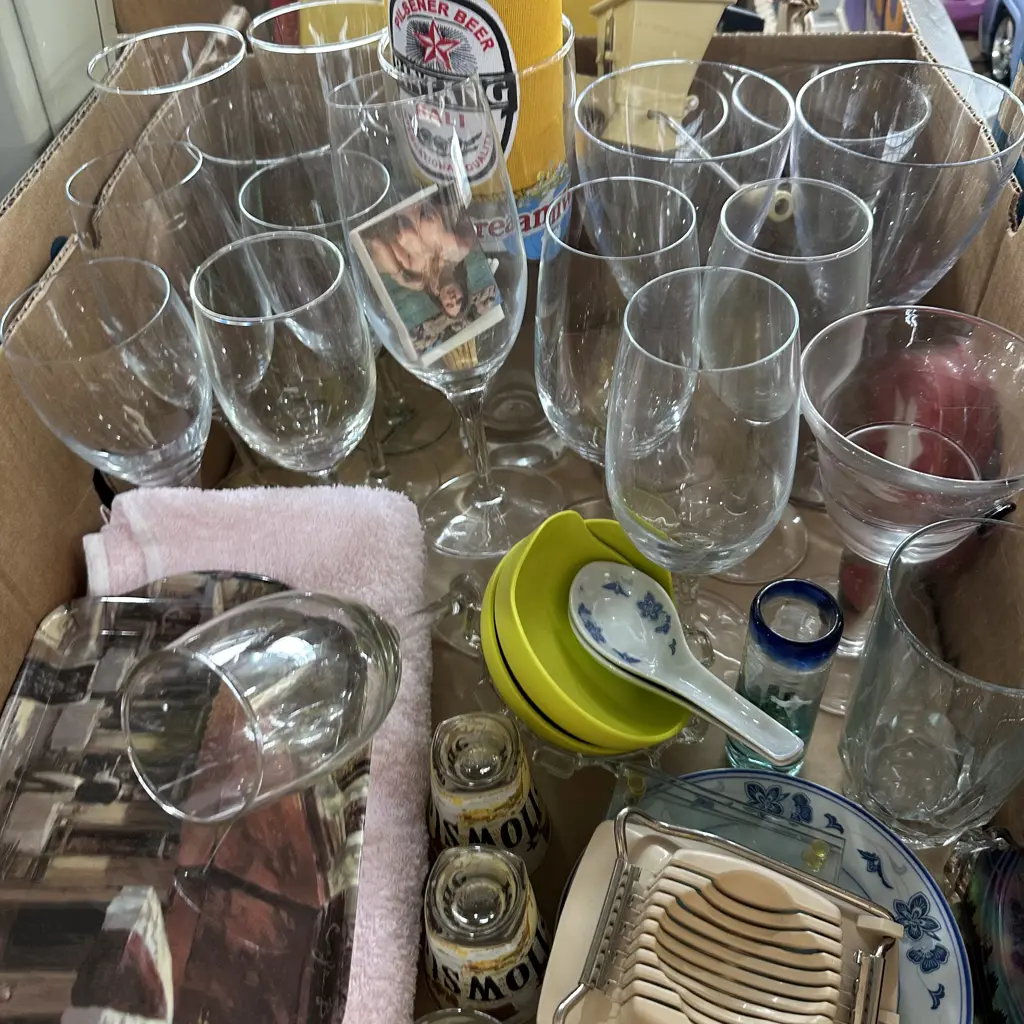 box lot plus cloths airer Image 1++