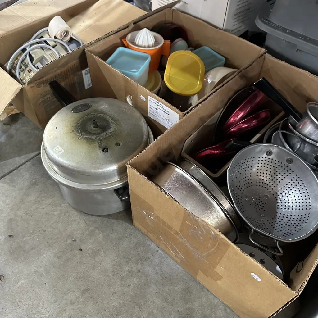 Large lot kitchenware etc Image 1++