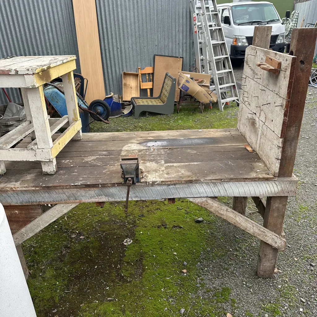 Work bench plus smaller table Image 1++