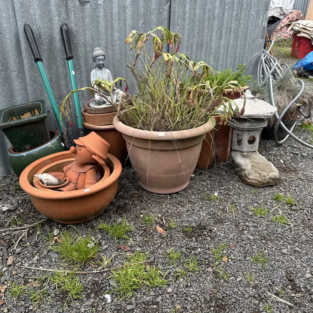 planters and hose Image 1++