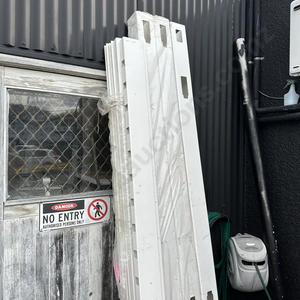 Plastic fence parts Image 1++