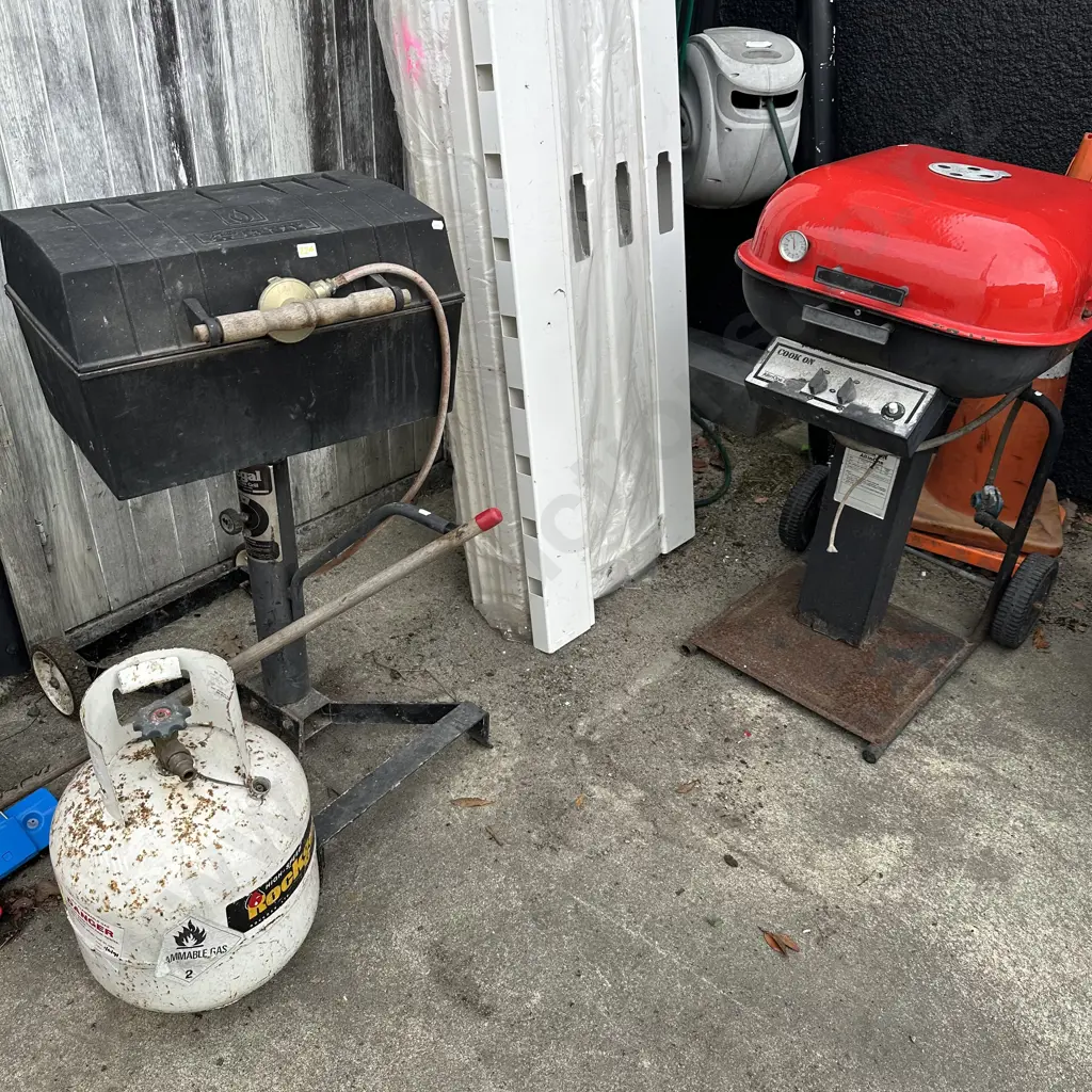 2 bbq and gas bottle Image 1++