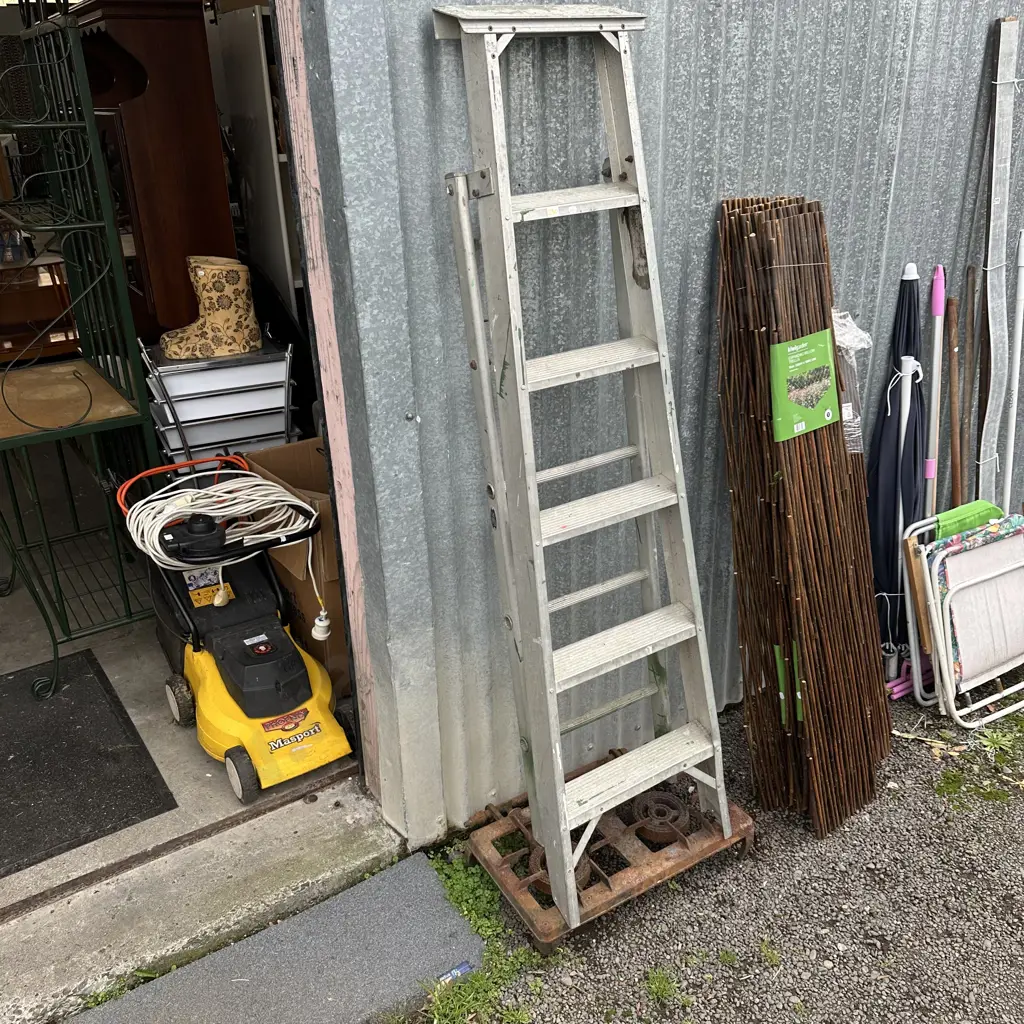 ladder and gas cooker Image 1++