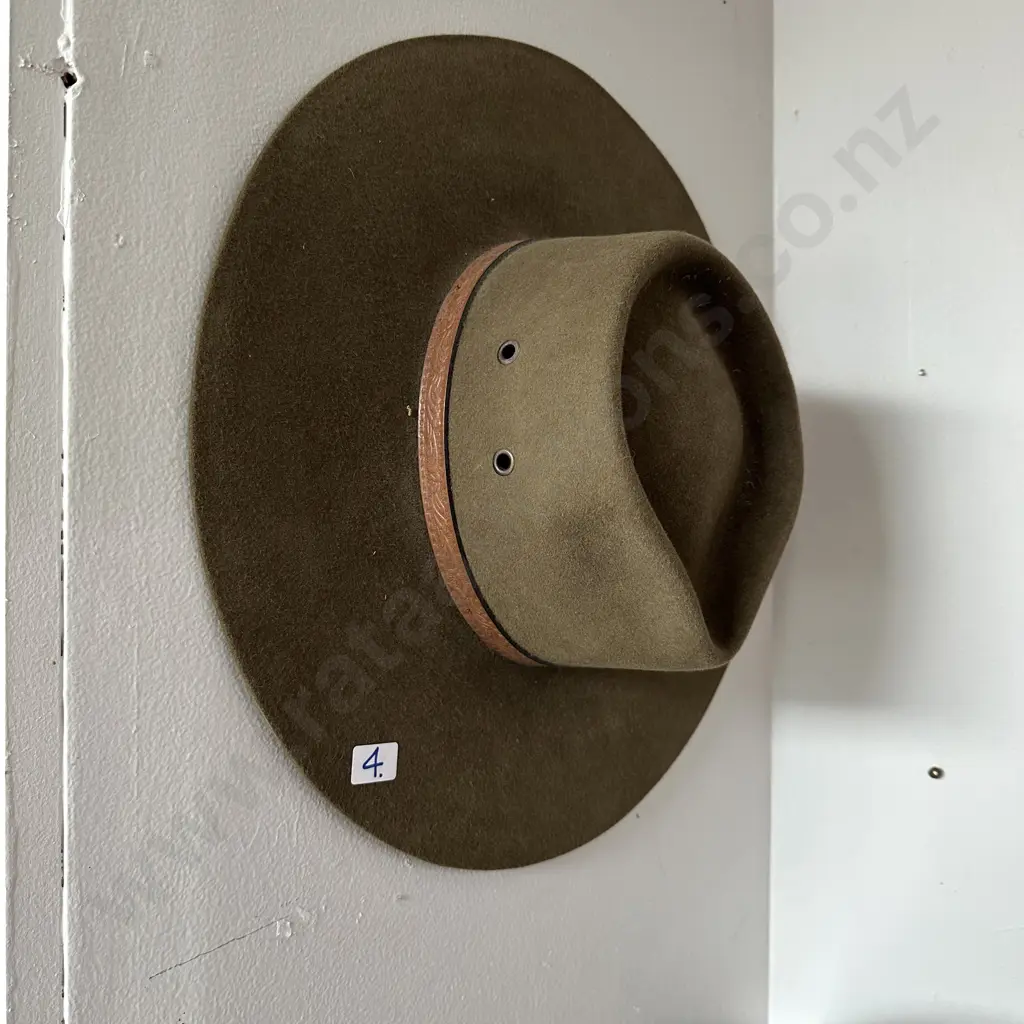 AKUBRA  60cm hat good condition Image 1++