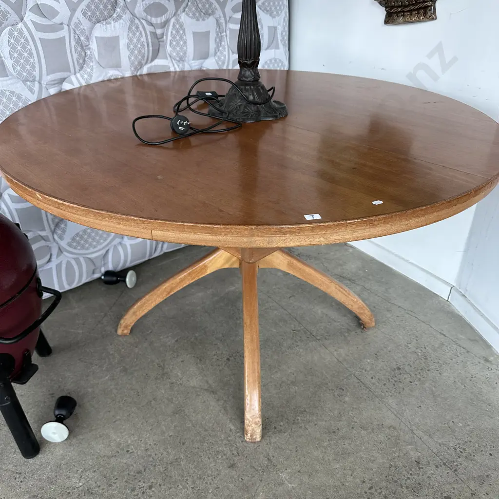 60s extendable round table Image 1++