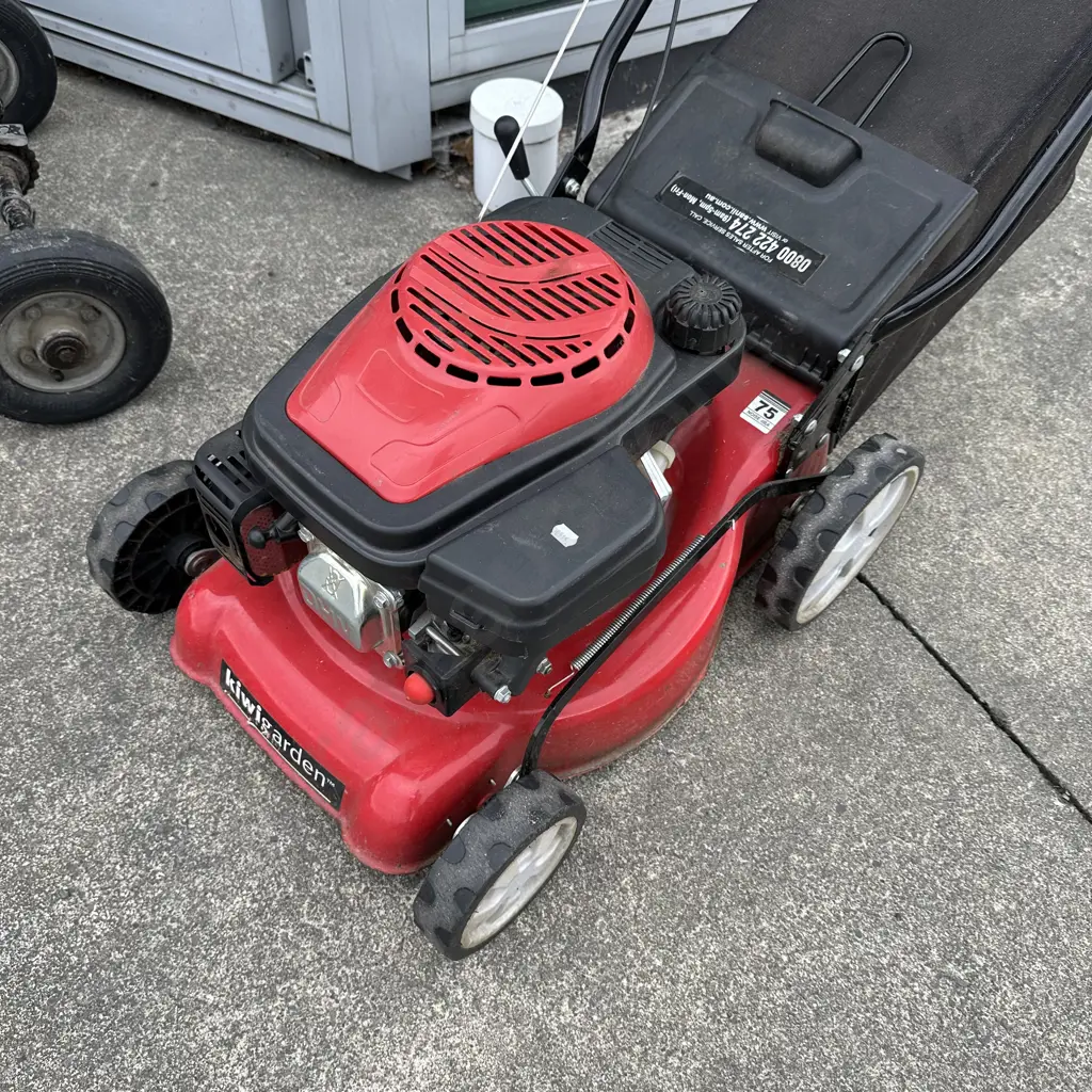 Lawn mower - sold as working Image 1++