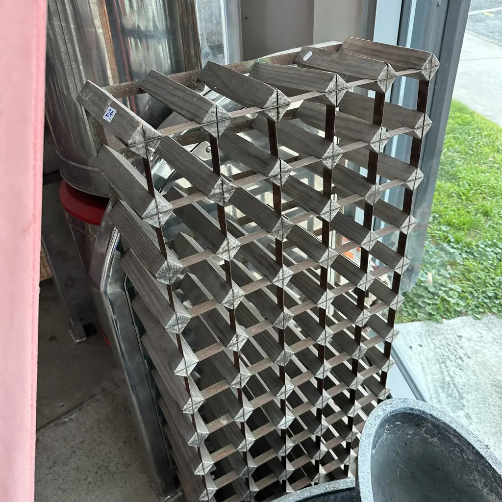 Wine rack with patina Image 1++