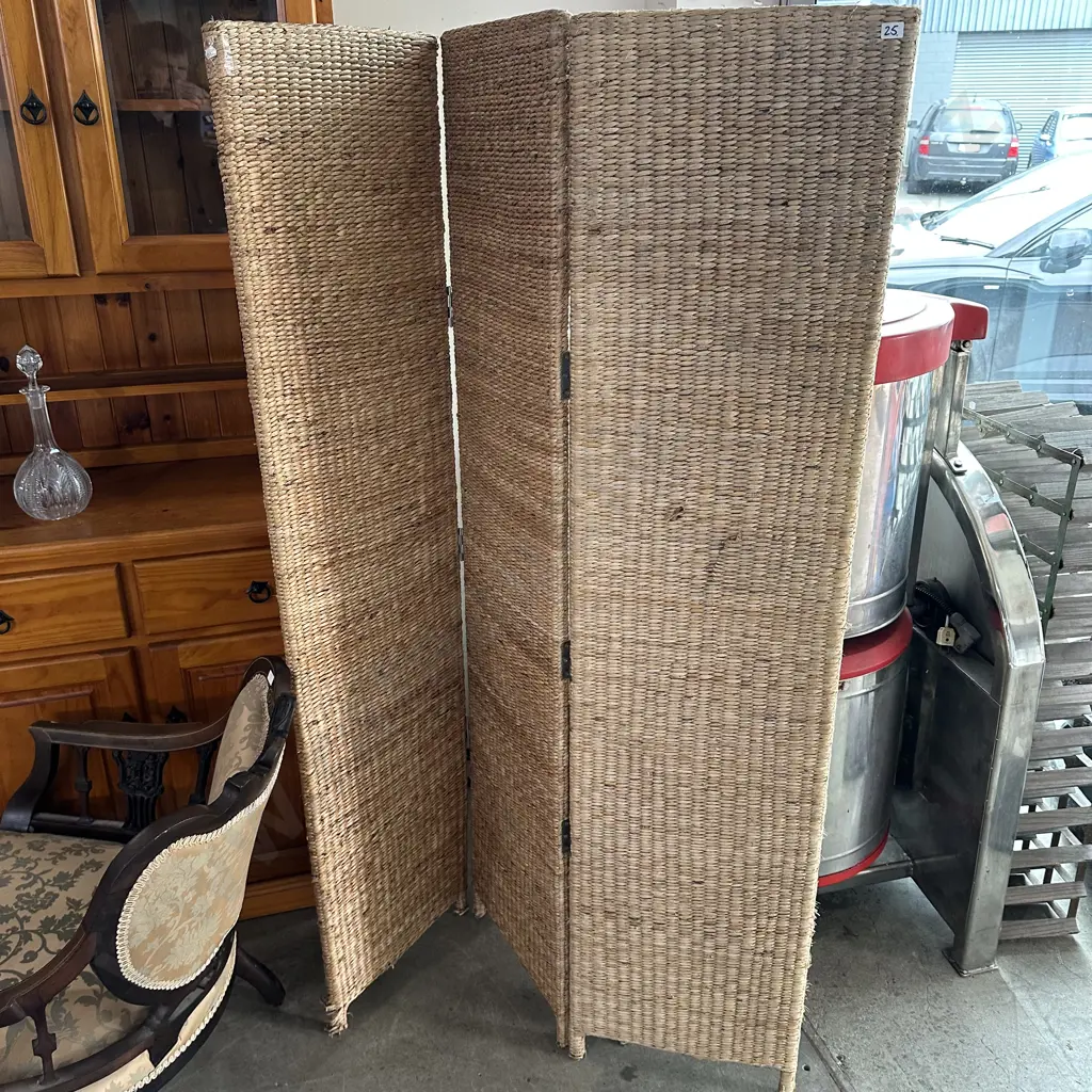 Wicker screen Image 1++