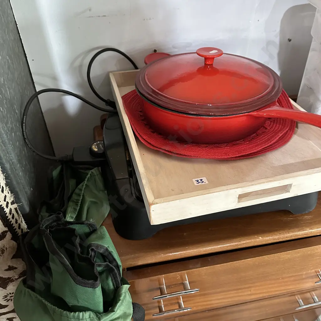 Cast & elec pans, camp chairs etc plus box lot Image 1++