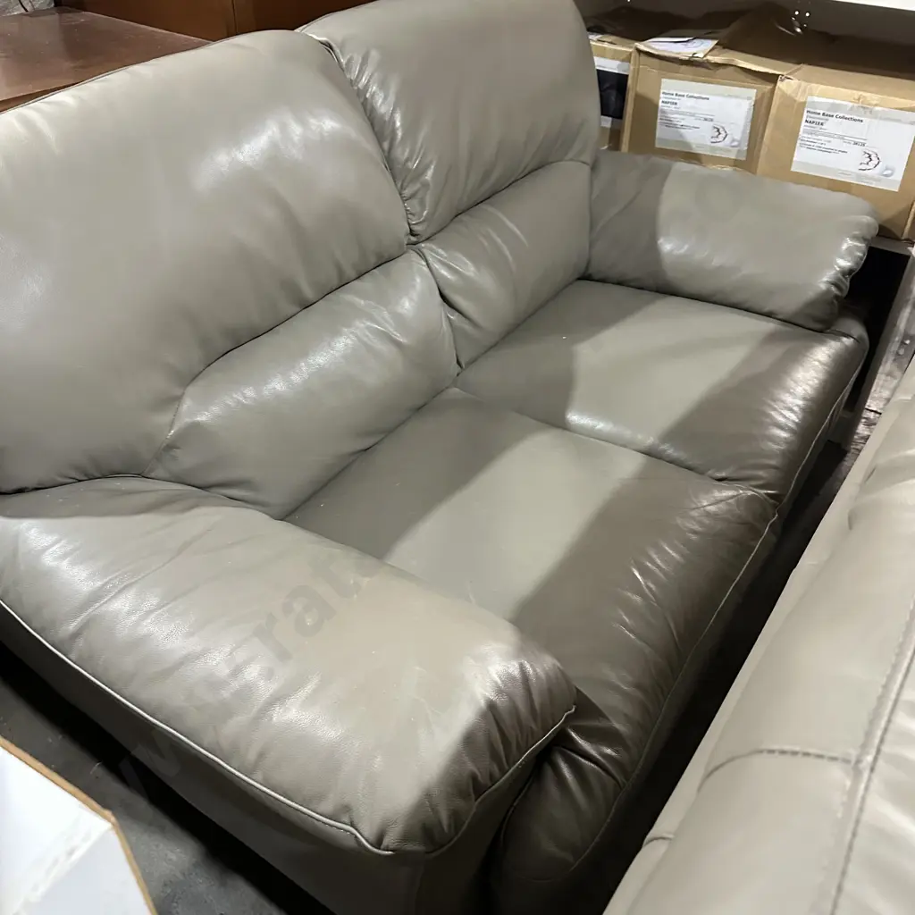 2pc Leather lounge suite Image 1++