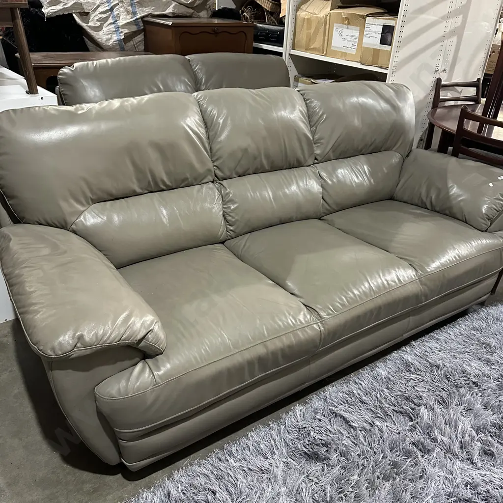 2pc Leather lounge suite Image 1++