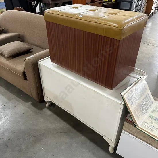 2 storage boxes